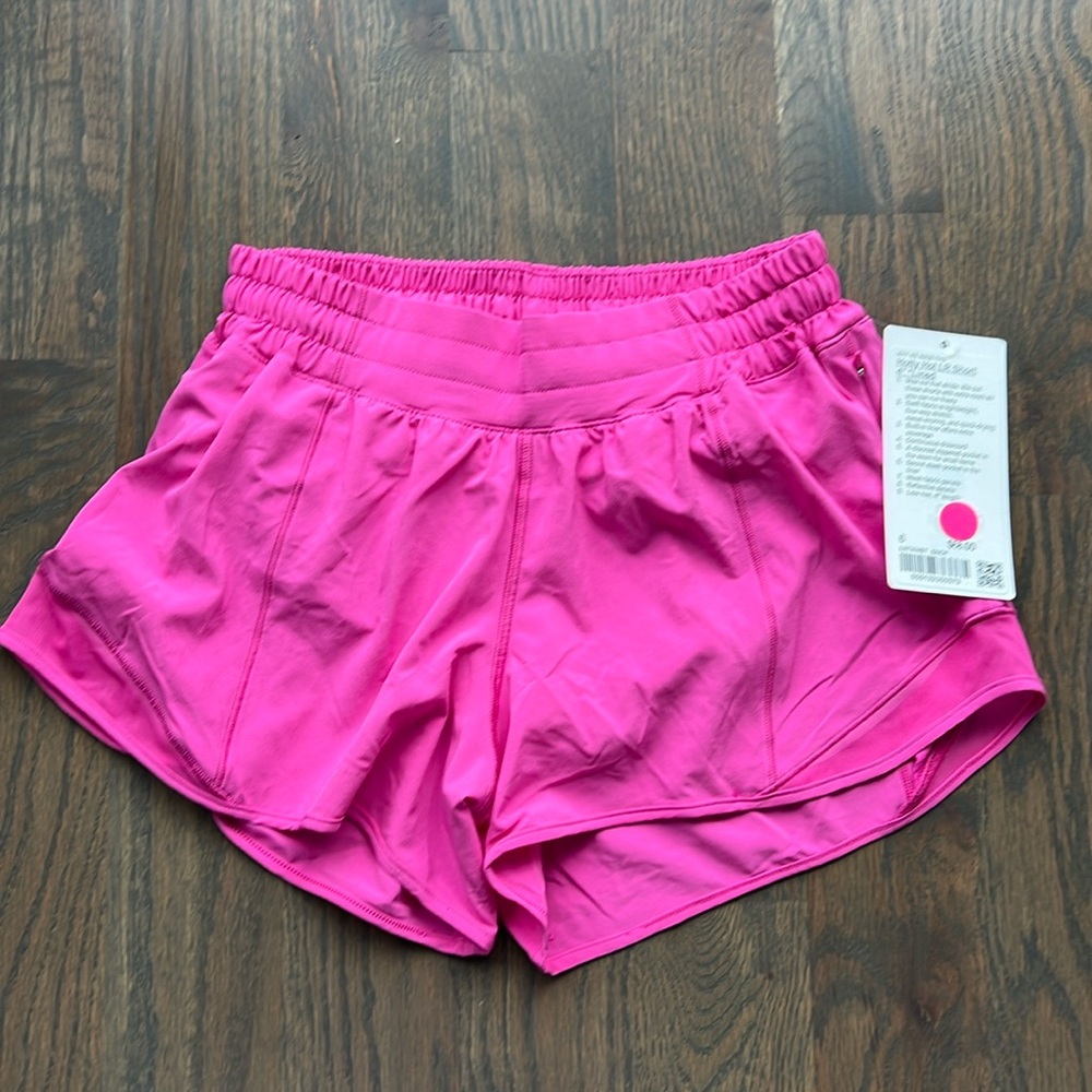 NWT lululemon Hotty Hot LR Short 4” Lined